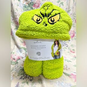Grinch hooded scarf with pockets